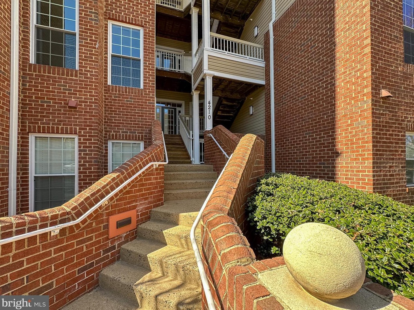 4210 Mozart Brigade Ln Apt P, Fairfax, VA