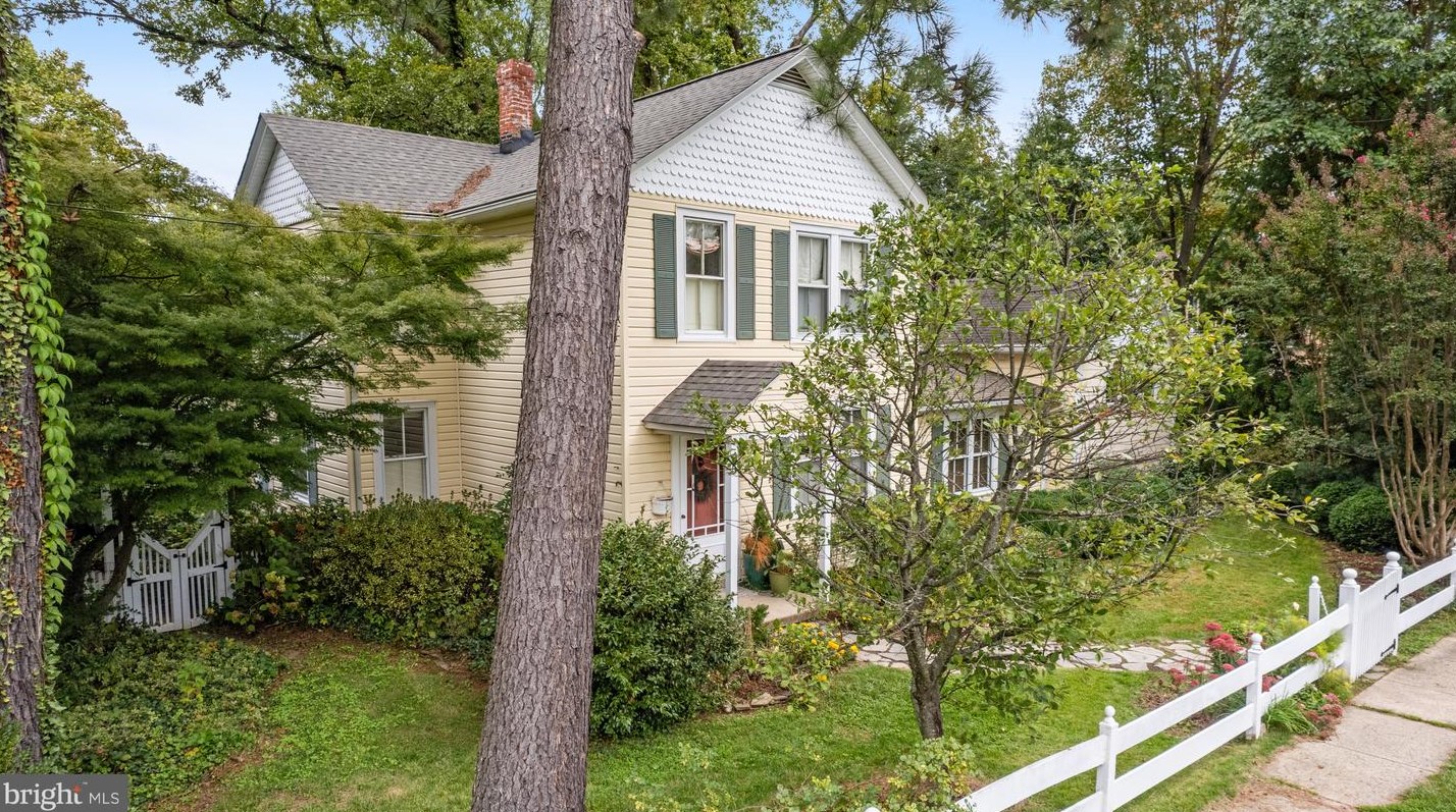 1018 Grant St, Herndon, VA 20170
