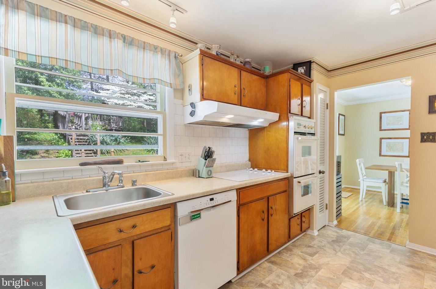 7020 Hadlow Dr, Springfield VA  22152-3239 exterior