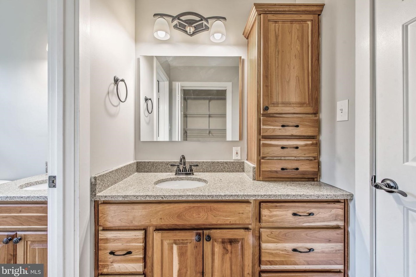 2821 Rifle Ridge Rd, Vienna VA  22124-1204 exterior