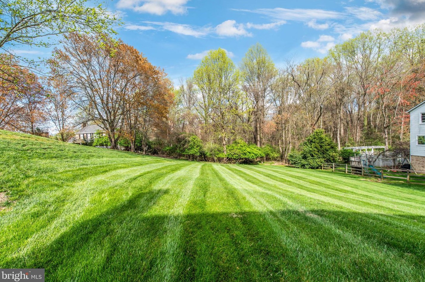 2821 Rifle Ridge Rd, Vienna VA  22124-1204 exterior