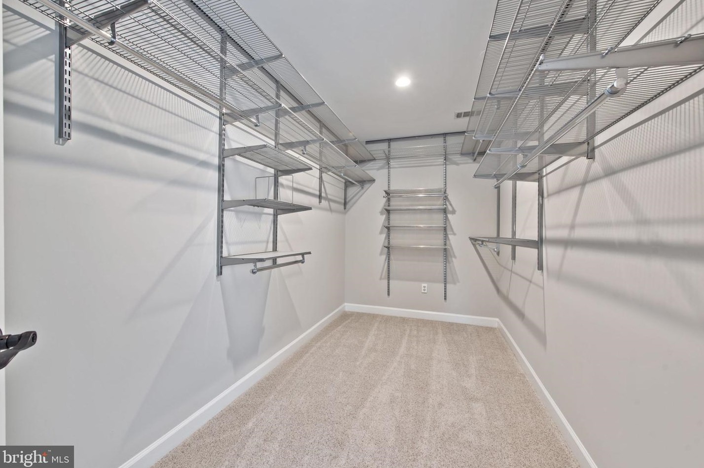 2821 Rifle Ridge Rd, Vienna VA  22124-1204 exterior