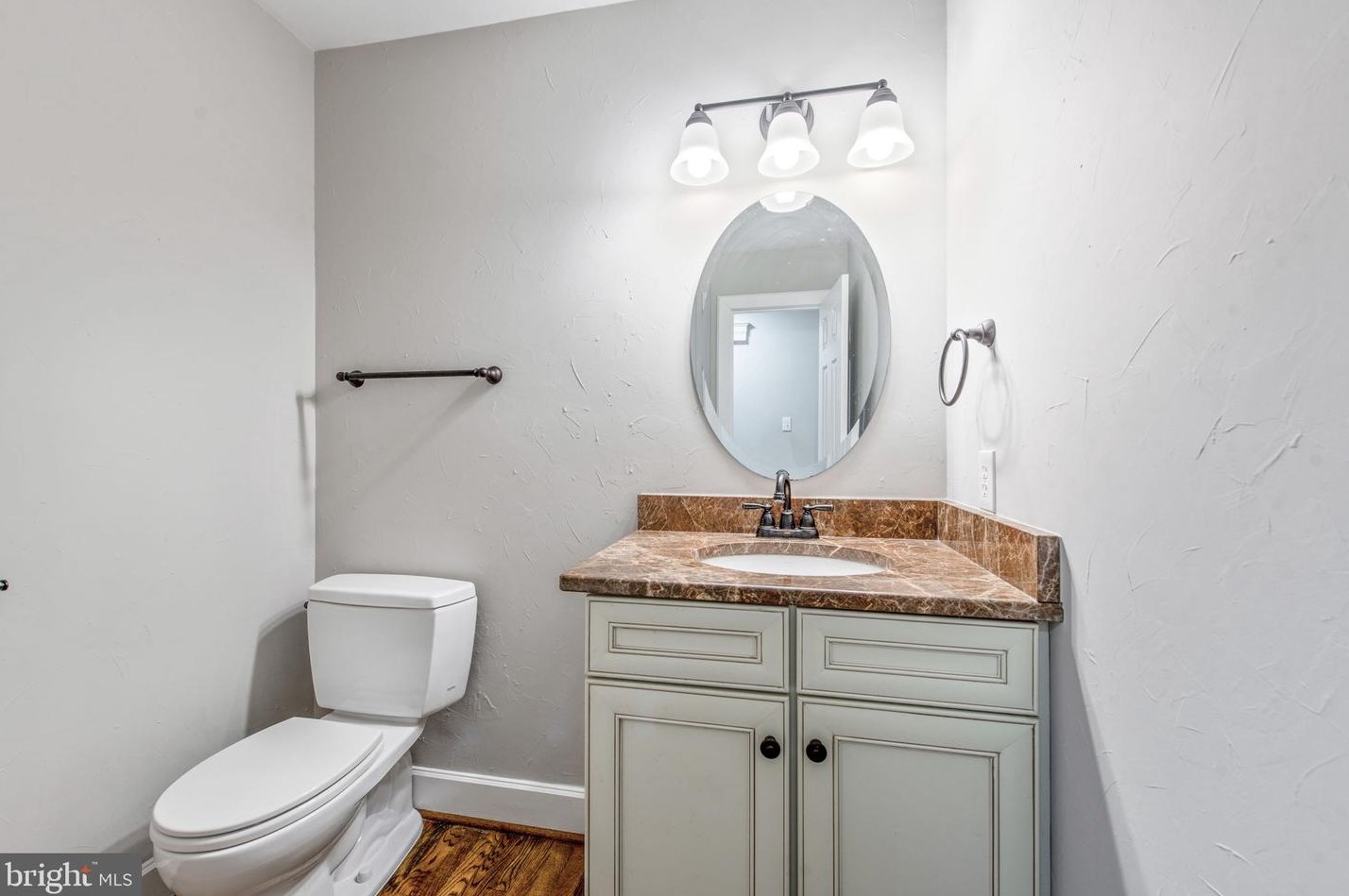 2821 Rifle Ridge Rd, Vienna VA  22124-1204 exterior