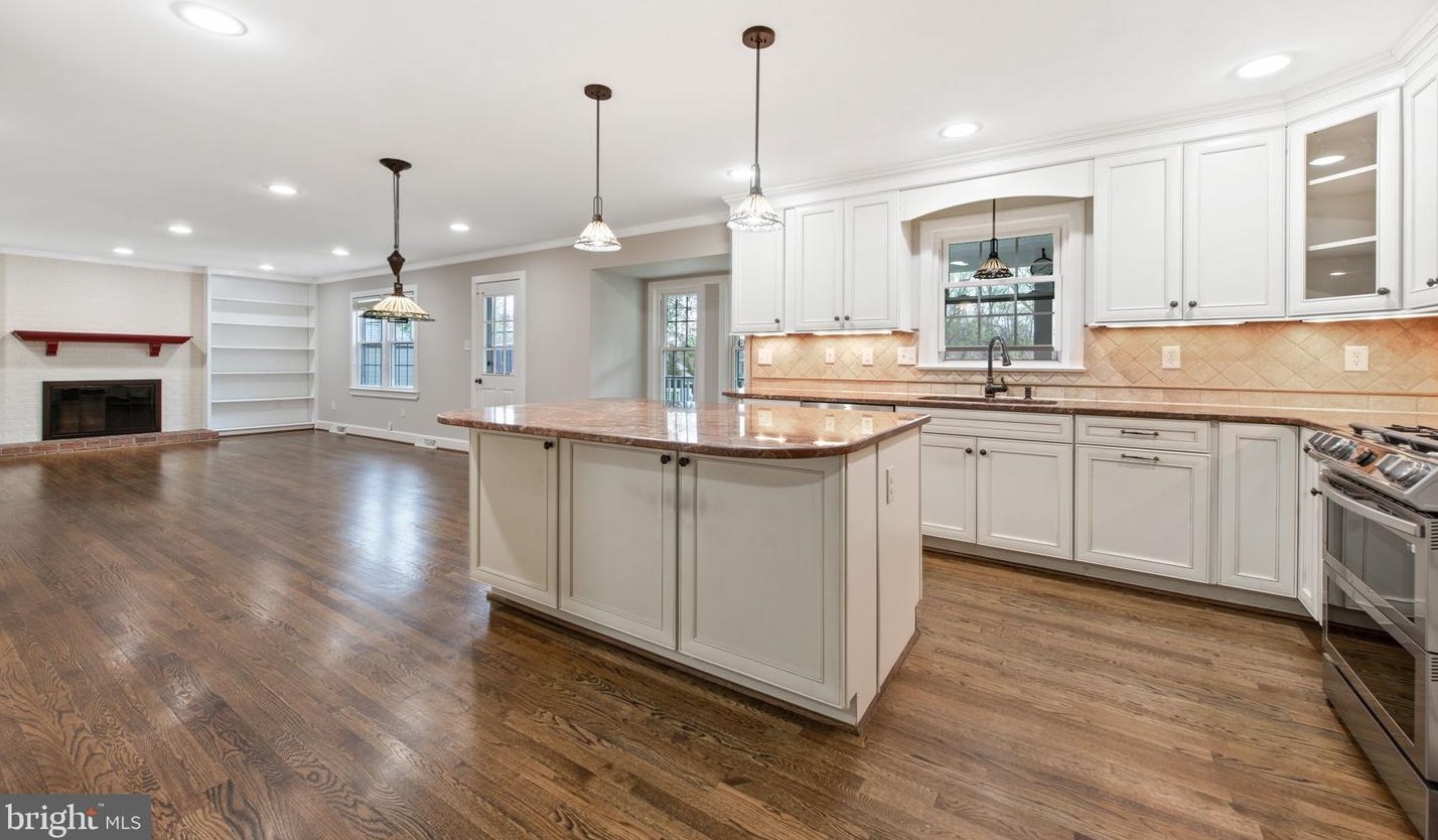 2821 Rifle Ridge Rd, Vienna VA  22124-1204 exterior