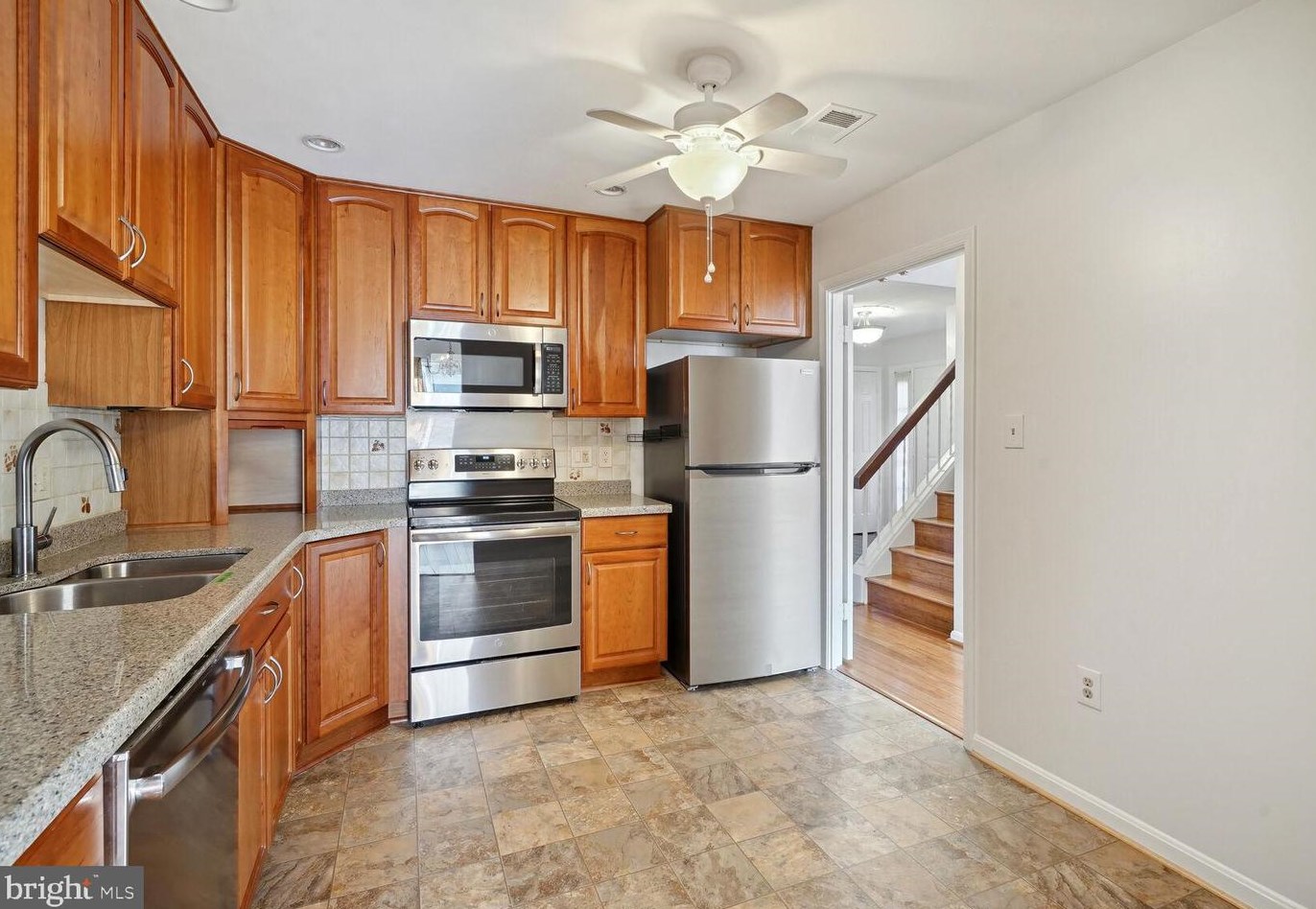 9067 Gavelwood Ct, Springfield VA  22153-1127 exterior