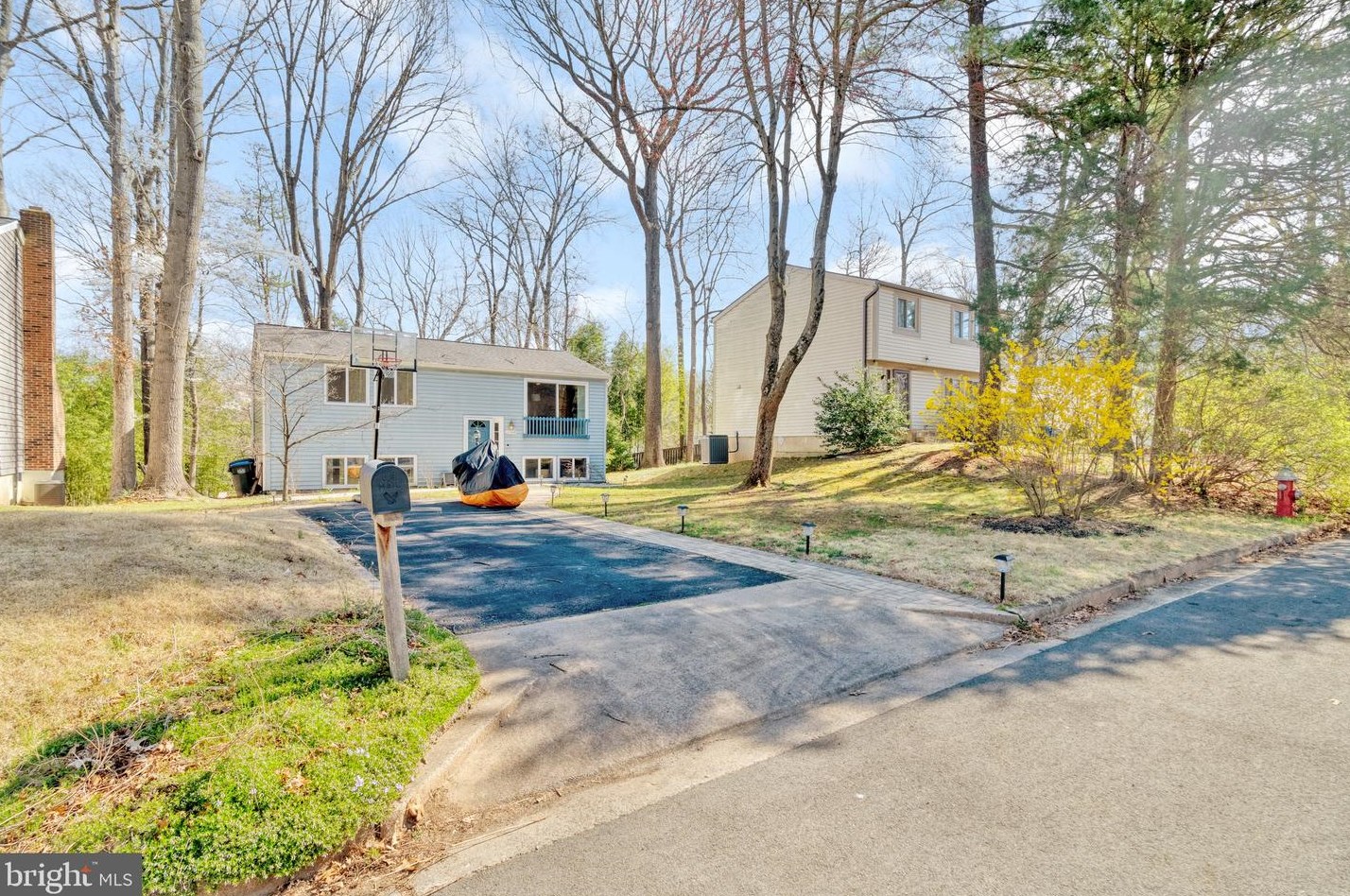 11568 Shadbush Ct, Herndon, VA 20191
