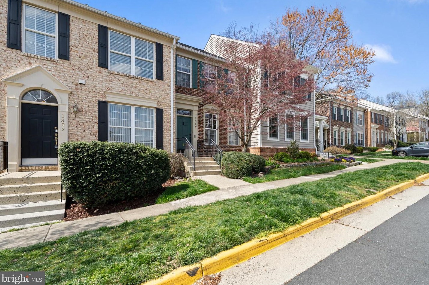 1307 Vintage Pl, Herndon, VA 20194