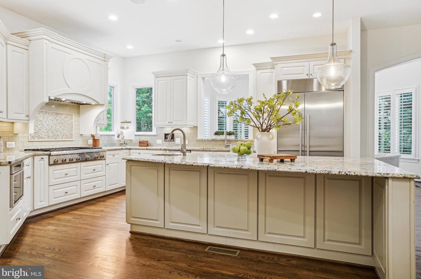 1035 Carper St, Mc Lean VA 22101-2106 exterior