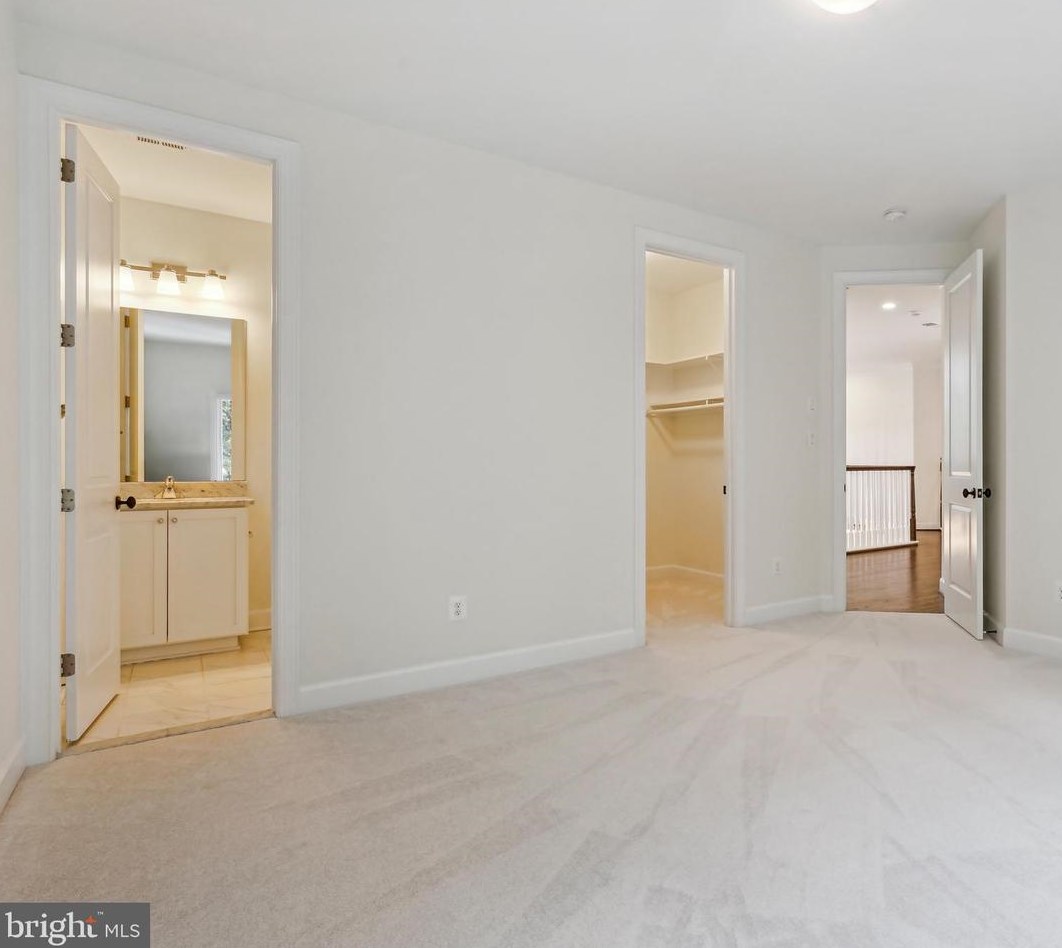 1035 Carper St, Mc Lean VA 22101-2106 exterior