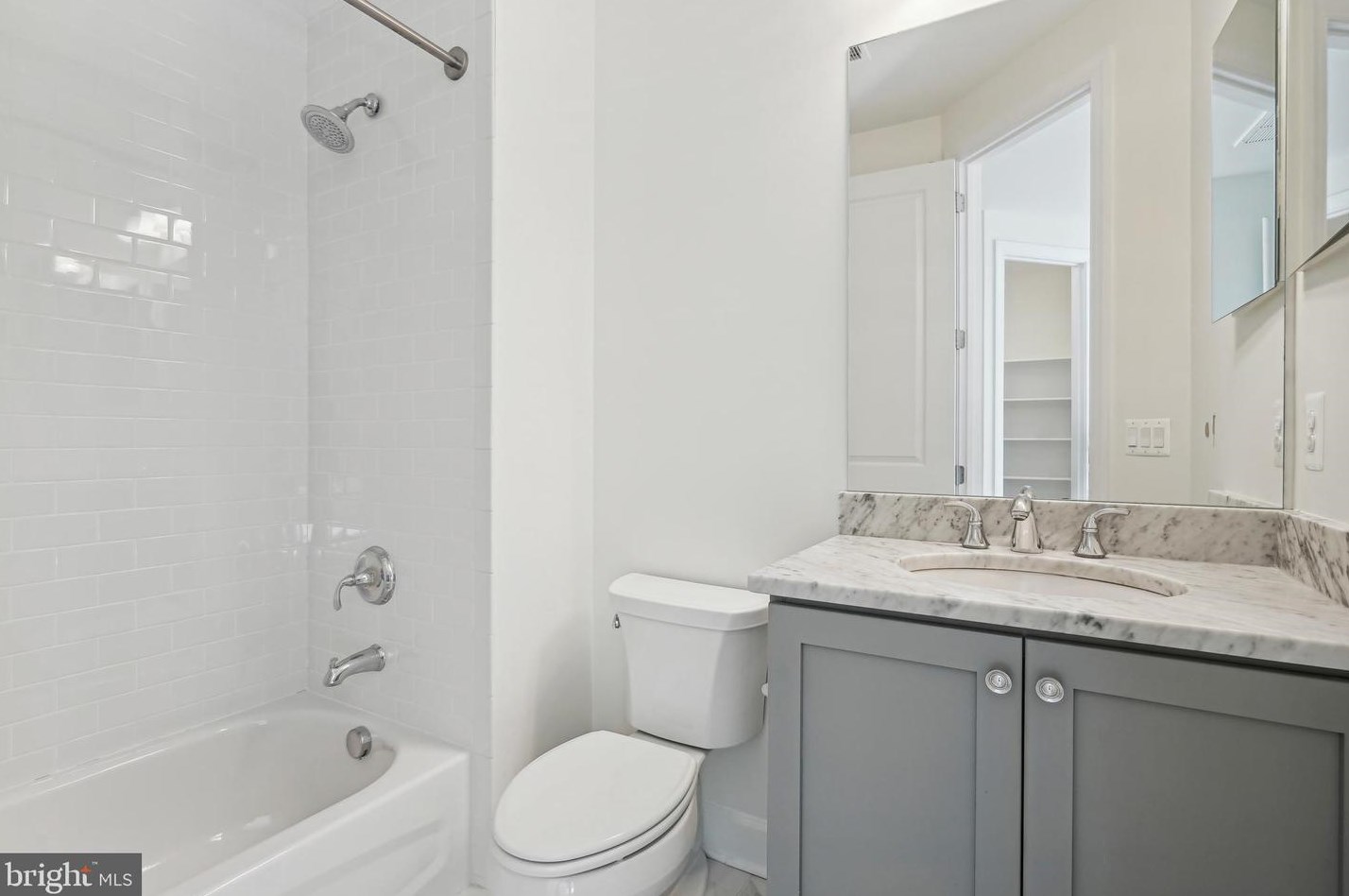 1035 Carper St, Mc Lean VA 22101-2106 exterior