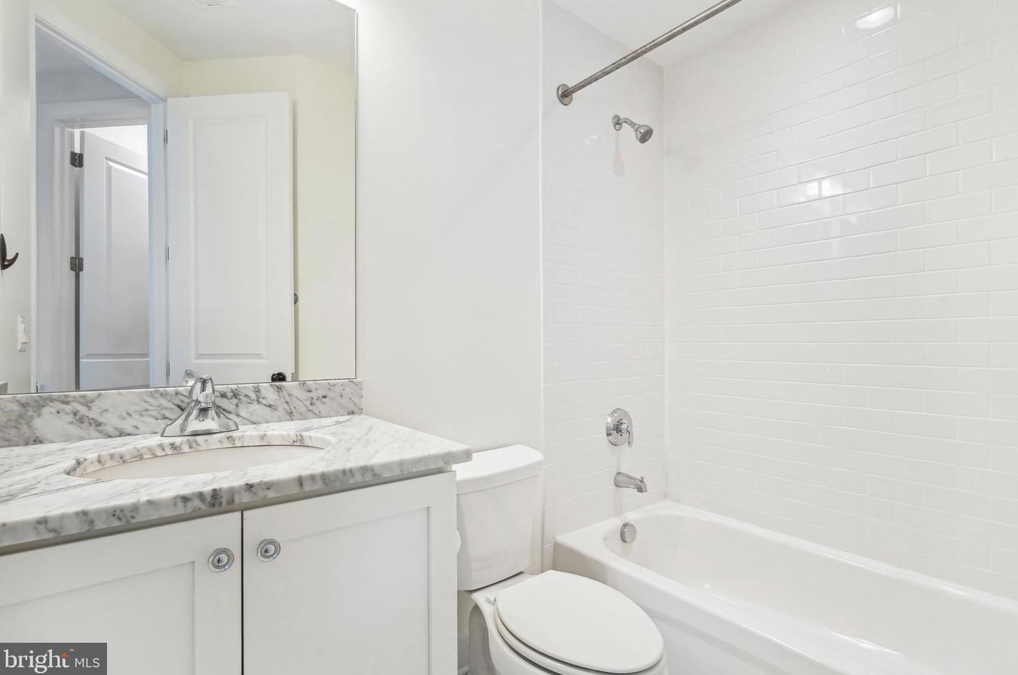 1035 Carper St, Mc Lean VA 22101-2106 exterior