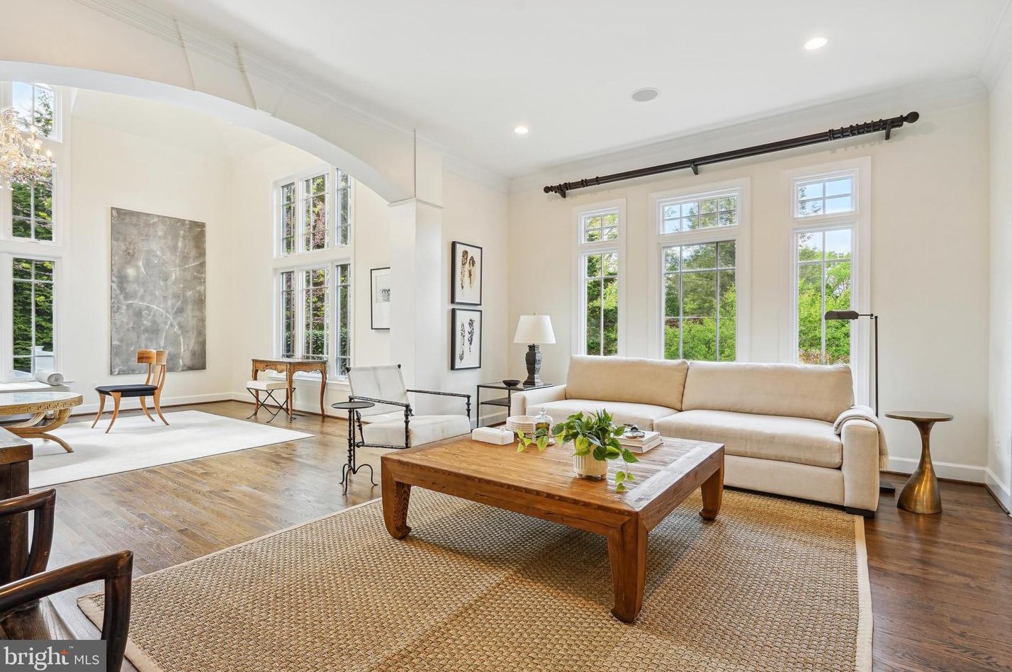 1035 Carper St, Mc Lean VA 22101-2106 exterior