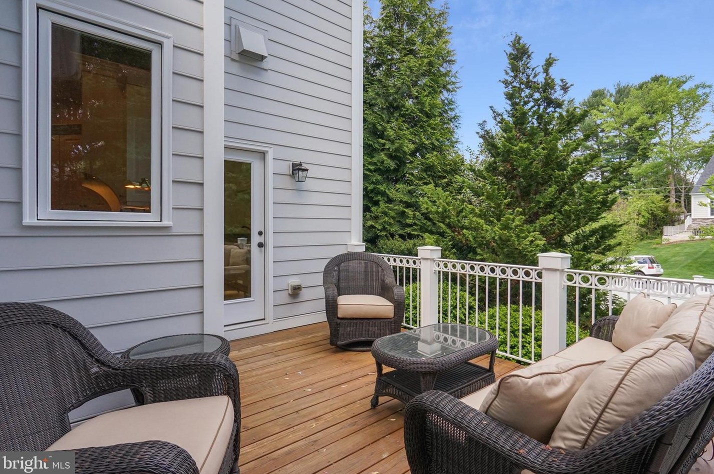 1035 Carper St, Mc Lean VA 22101-2106 exterior