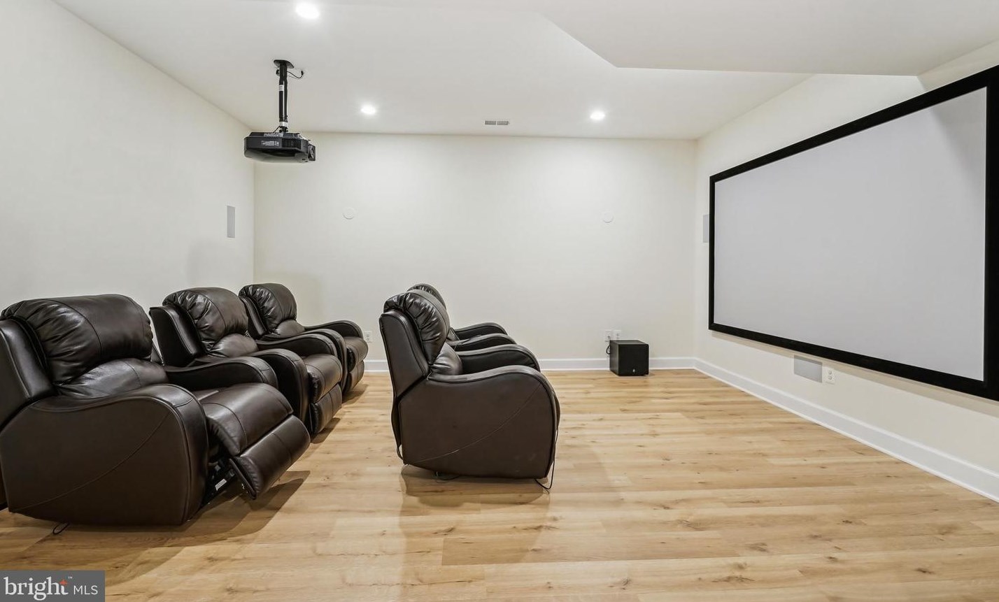 1035 Carper St, Mc Lean VA 22101-2106 exterior