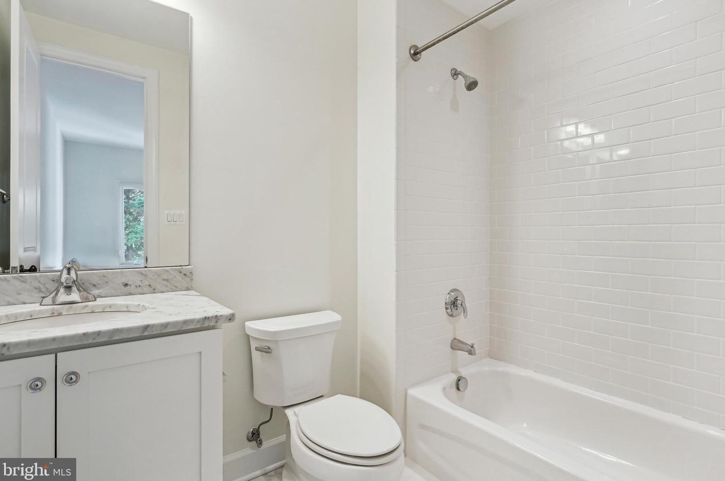 1035 Carper St, Mc Lean VA 22101-2106 exterior