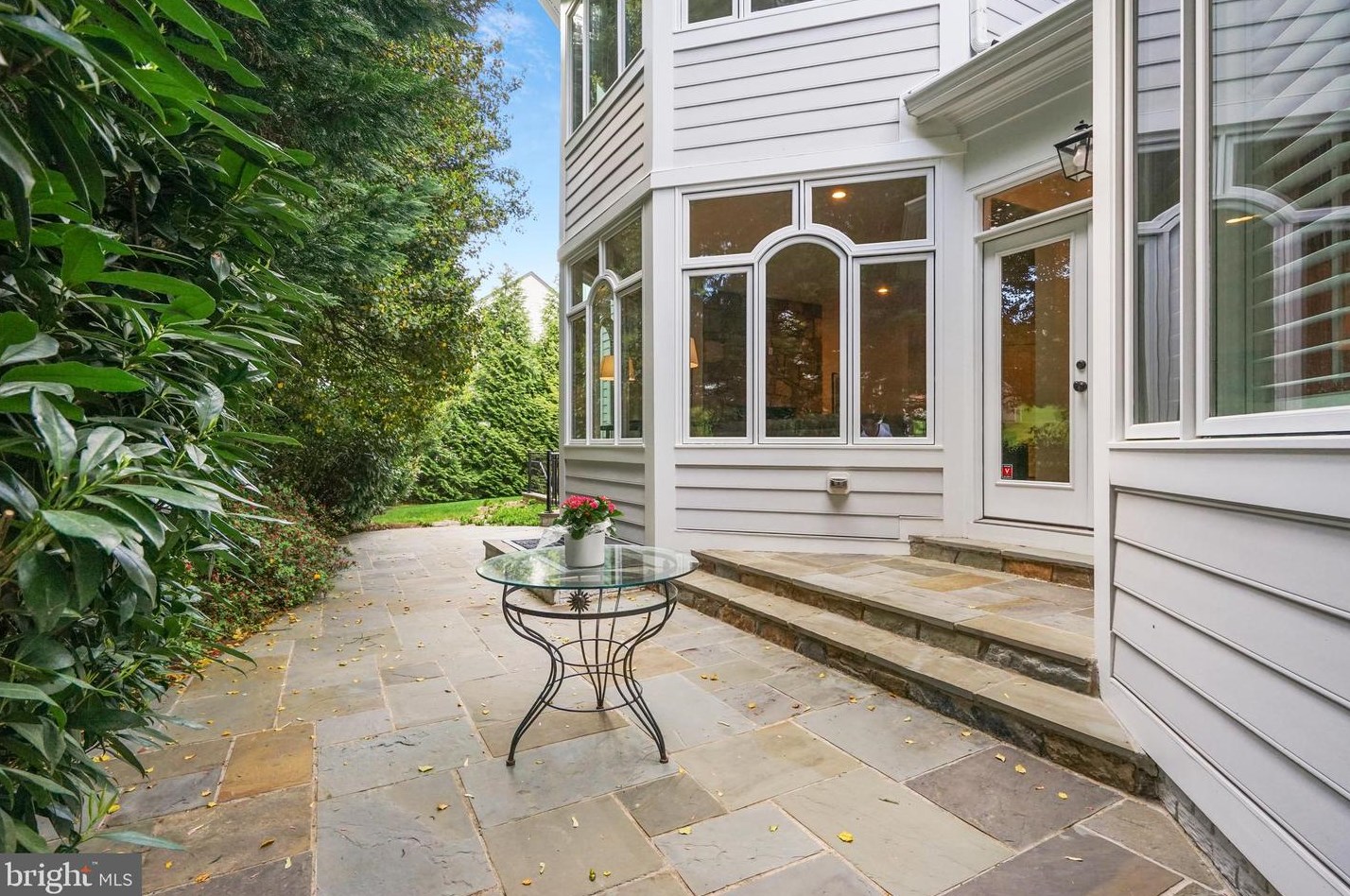 1035 Carper St, Mc Lean VA 22101-2106 exterior