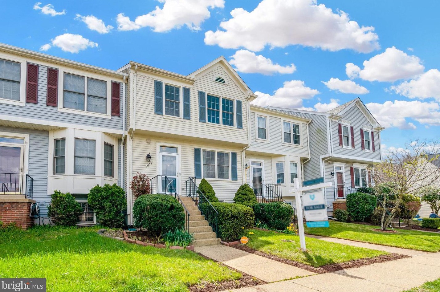 14739 Grobie Pond Ln, Centreville, VA 20120