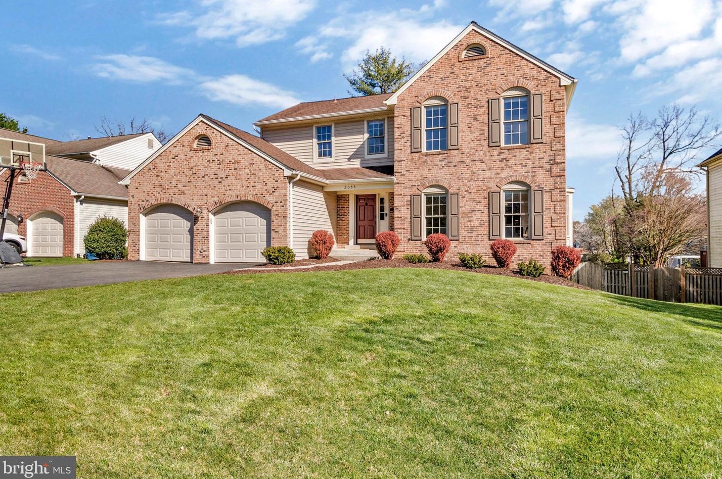 2055 Woodford Rd, Vienna, VA 22182-5029