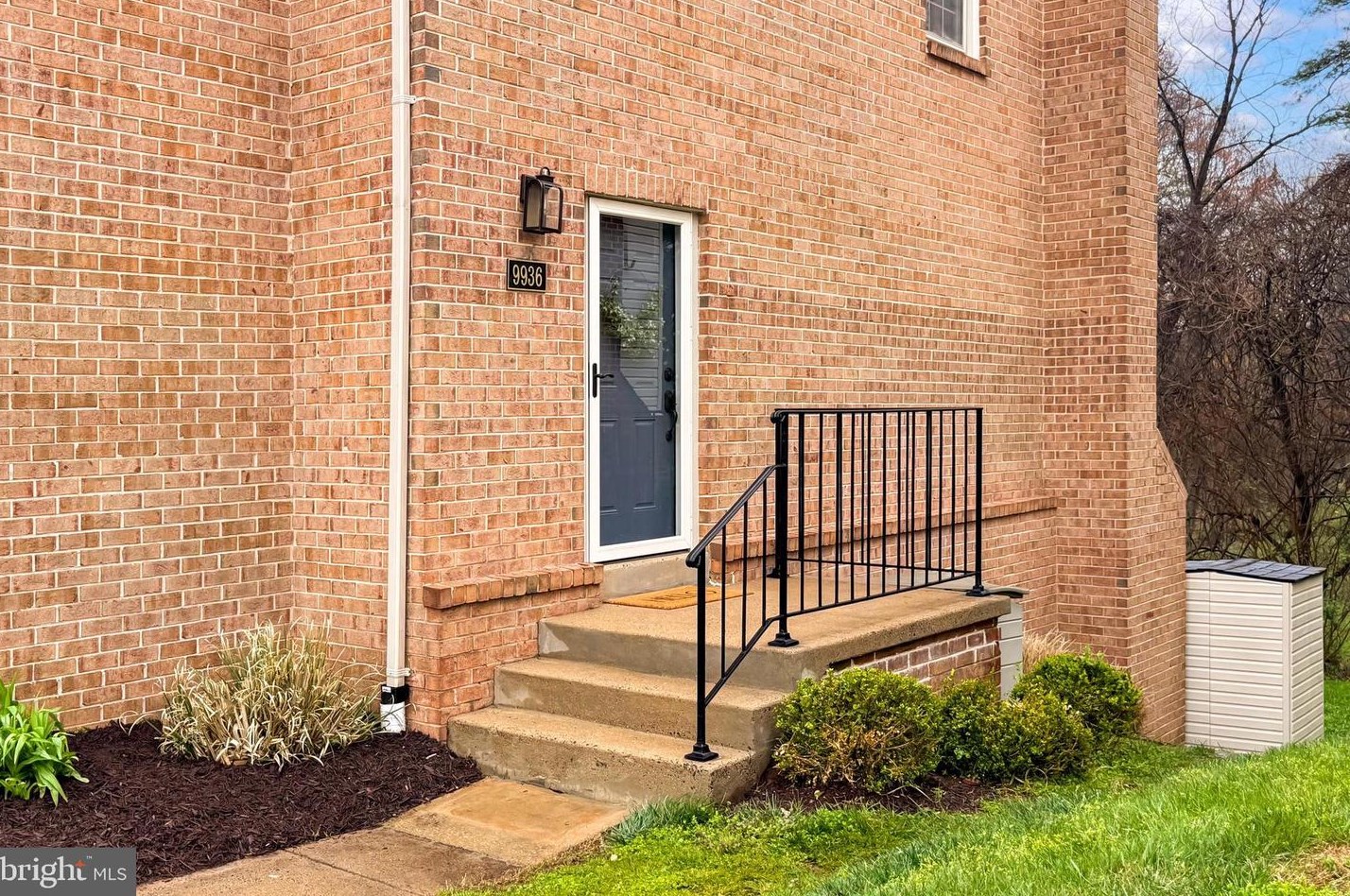 9936 Whitewater Dr, Springfield, VA 22015-1803