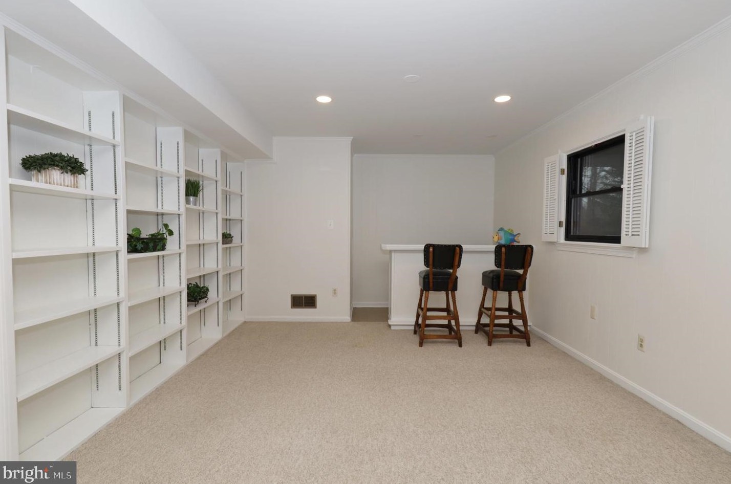 6710 Reynard Dr, Springfield VA  22152-2760 exterior