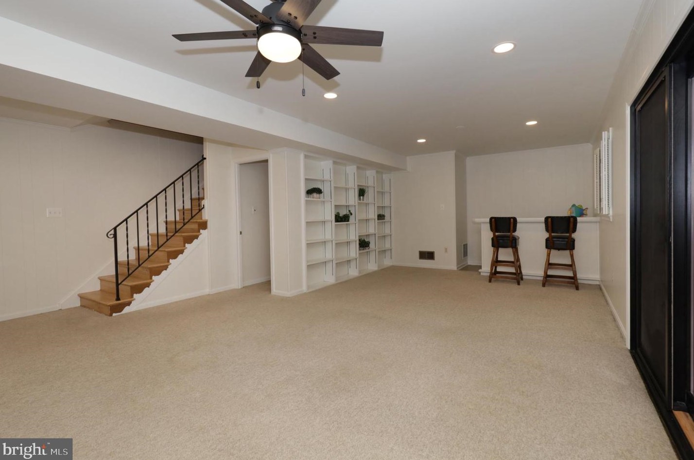 6710 Reynard Dr, Springfield VA  22152-2760 exterior