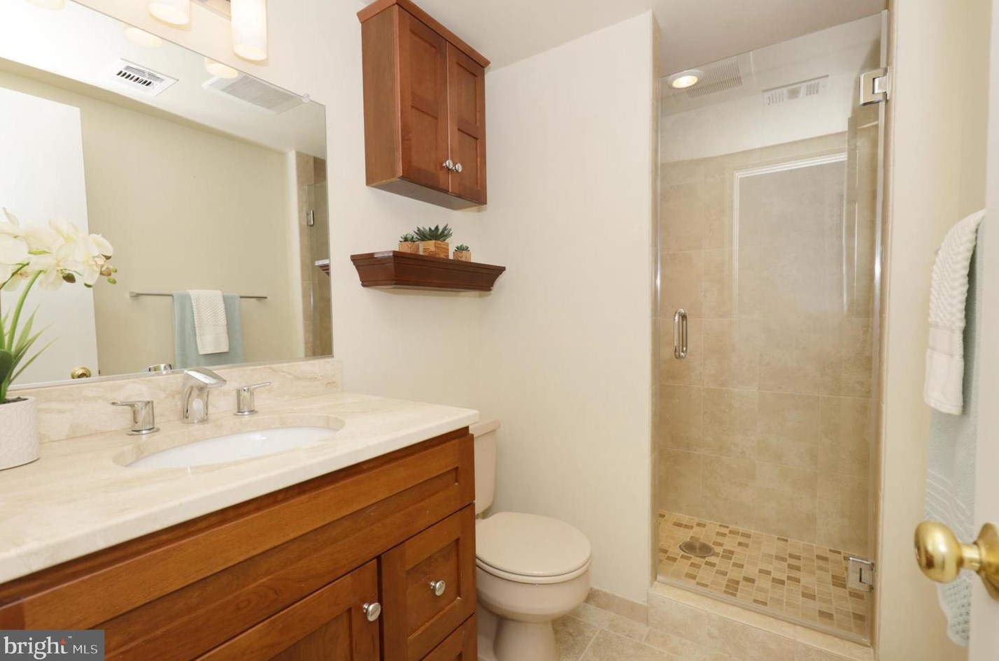 6710 Reynard Dr, Springfield VA  22152-2760 exterior