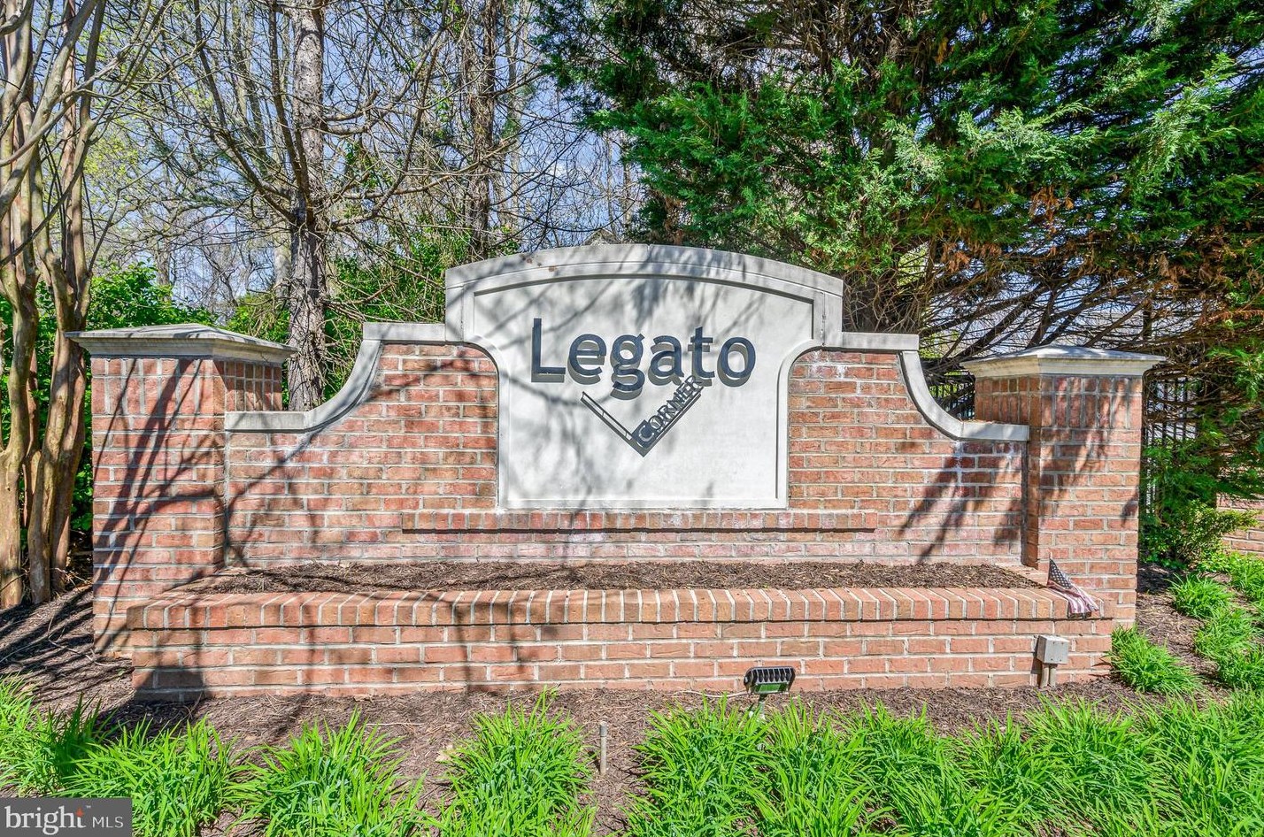 12104 Garden Grove Cir #303, Fairfax, VA 22030