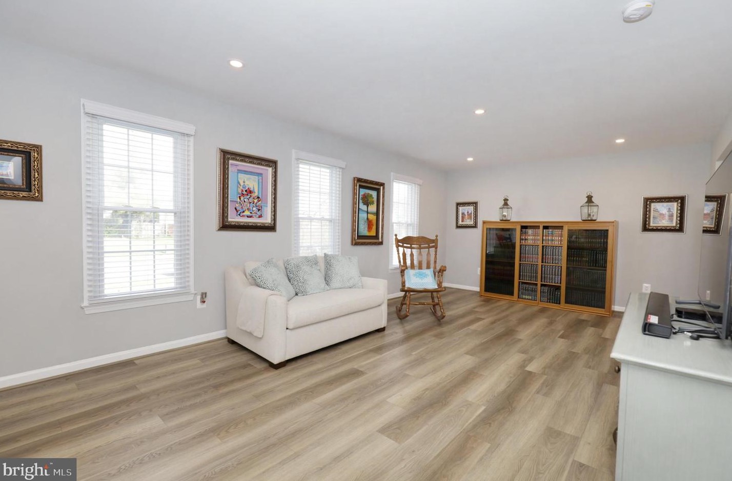 7923 Lake Pleasant Dr, Springfield VA  22153-2750 exterior