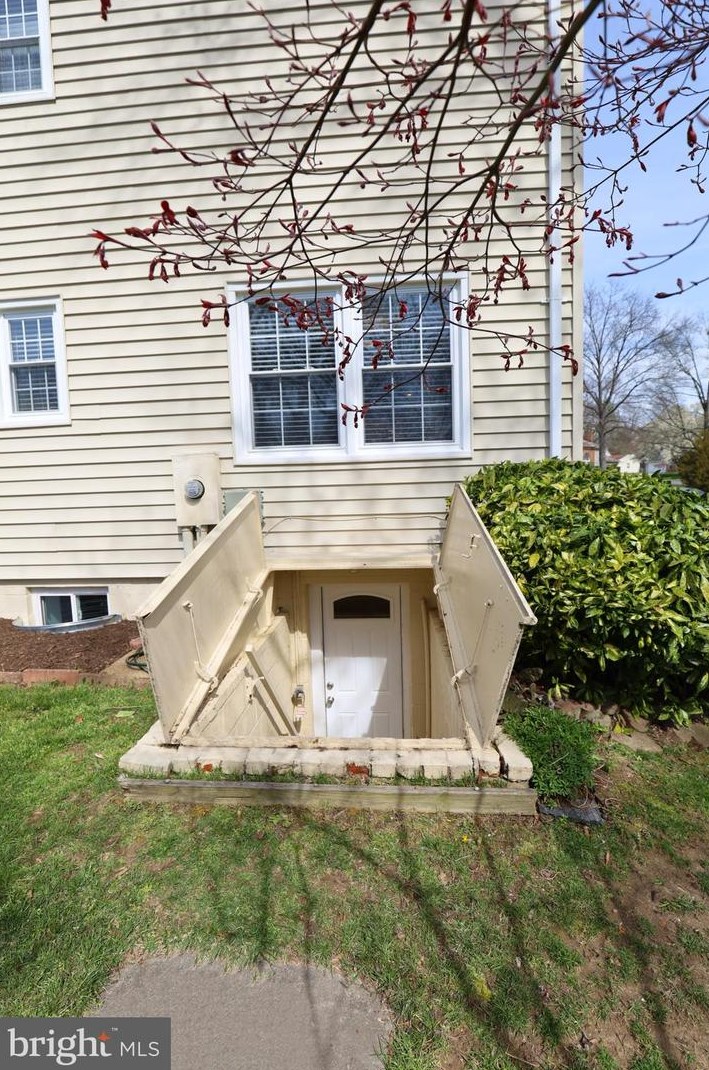 7923 Lake Pleasant Dr, Springfield VA  22153-2750 exterior