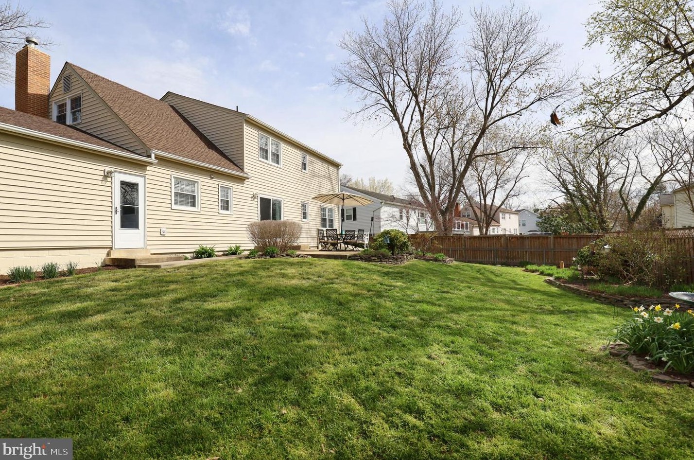 7923 Lake Pleasant Dr, Springfield VA  22153-2750 exterior