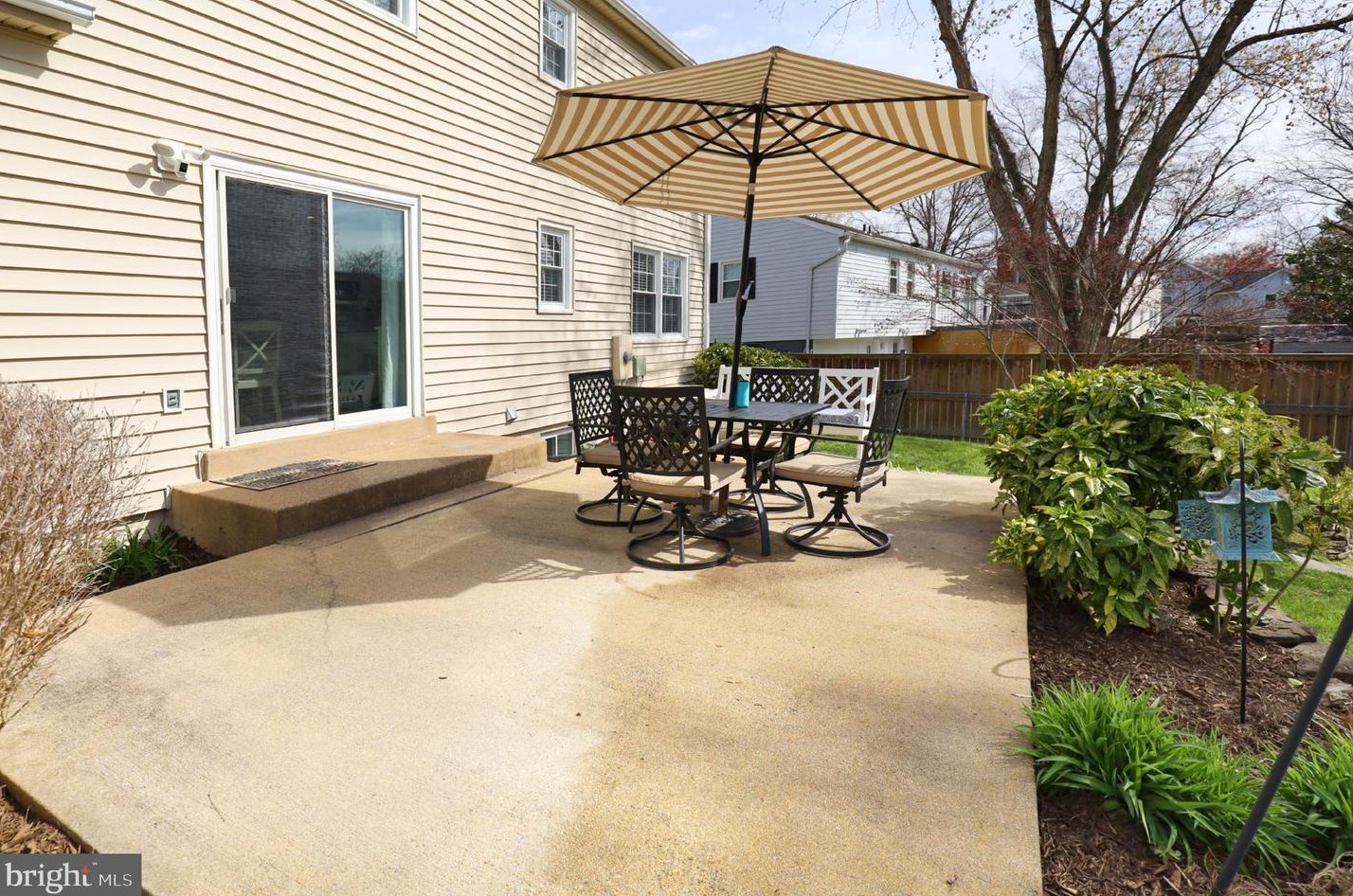 7923 Lake Pleasant Dr, Springfield VA  22153-2750 exterior