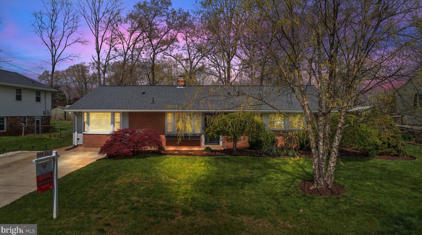 15008 Carlbern Dr, Centreville, VA 20120