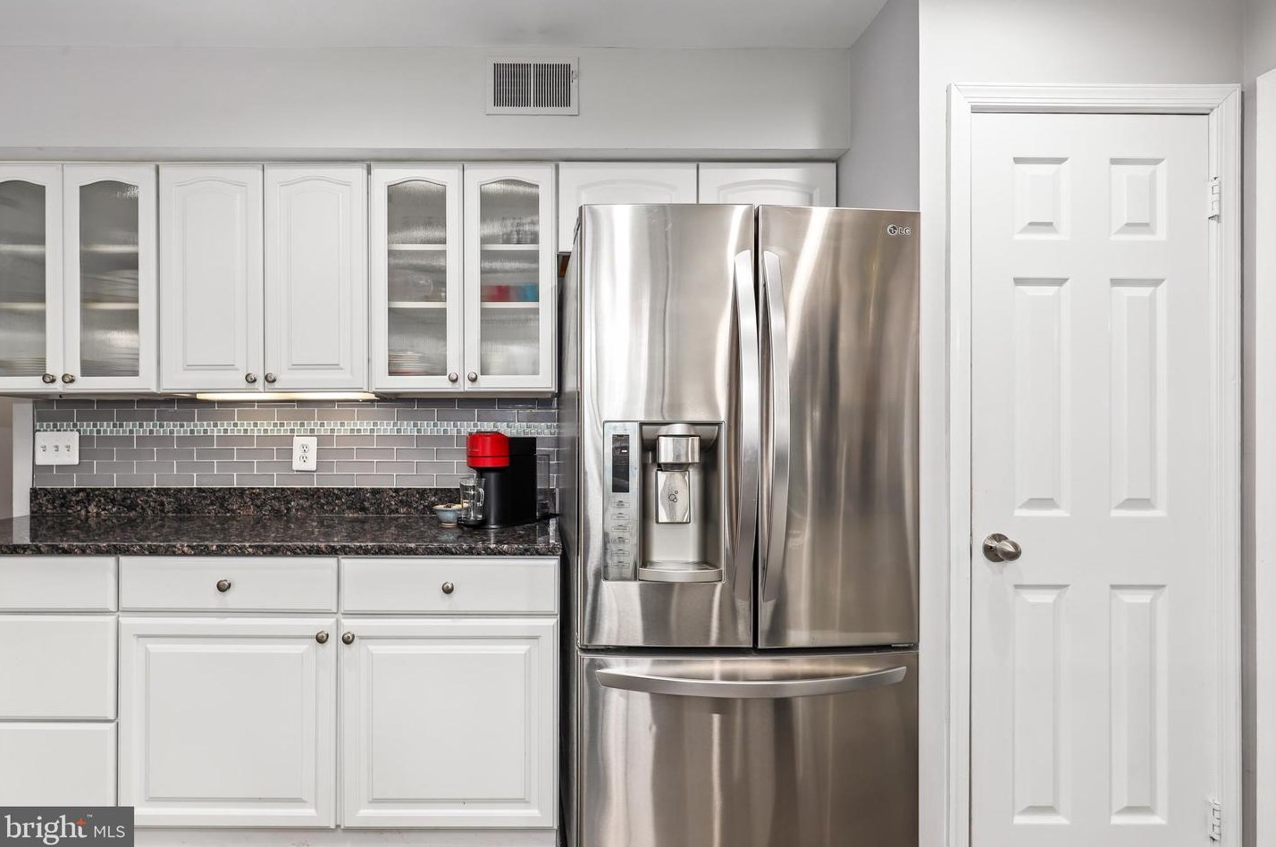 5574 Cedar Break Dr, Centreville VA  20120-3325 exterior