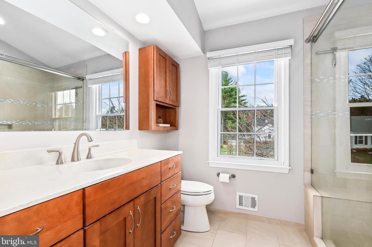 5574 Cedar Break Dr, Centreville VA  20120-3325 exterior