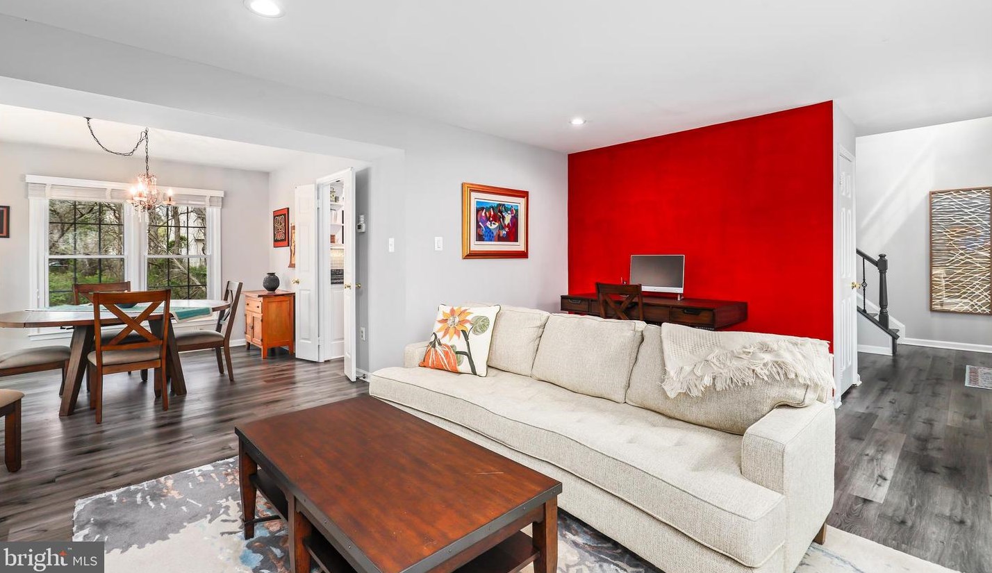 5574 Cedar Break Dr, Centreville VA  20120-3325 exterior