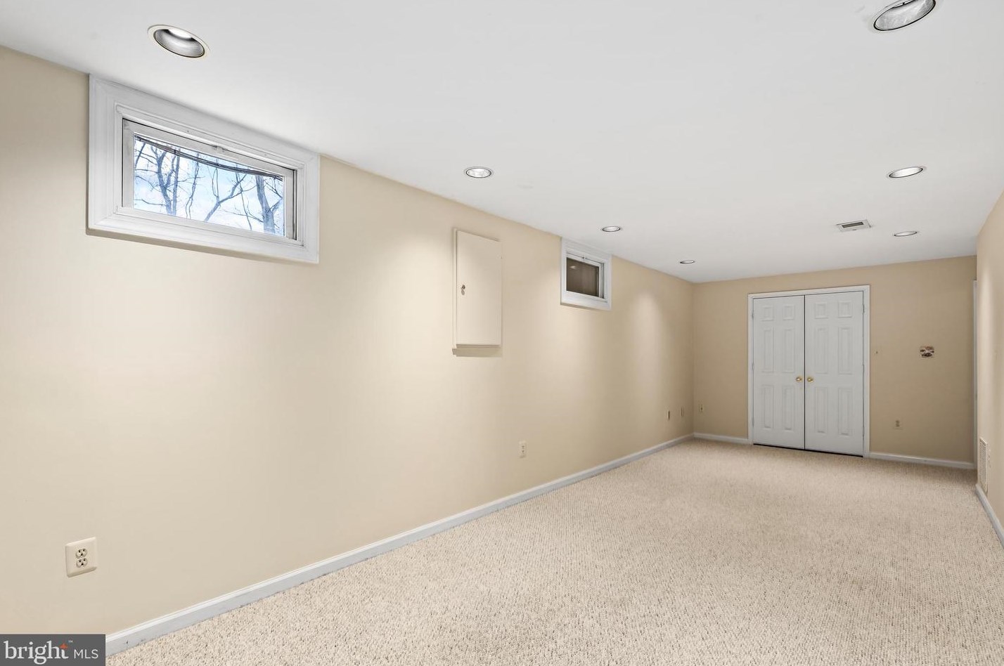 5574 Cedar Break Dr, Centreville VA  20120-3325 exterior