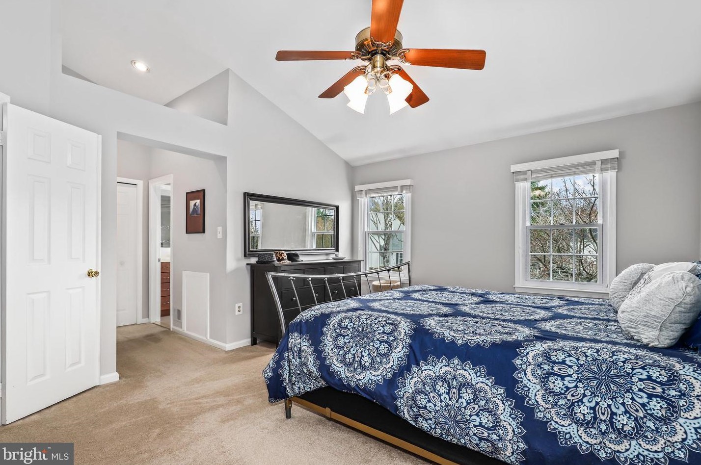 5574 Cedar Break Dr, Centreville VA  20120-3325 exterior