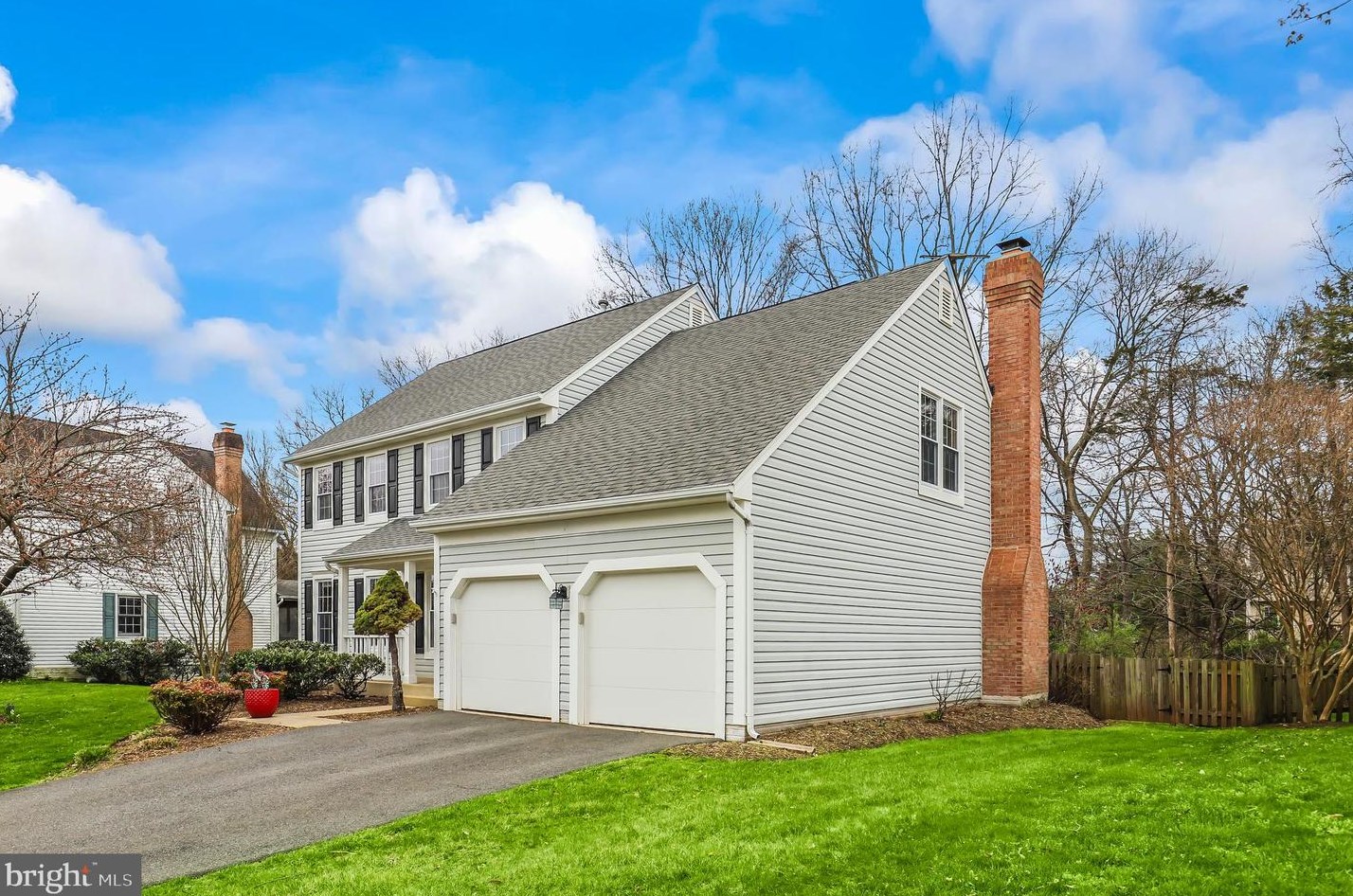 5574 Cedar Break Dr, Centreville VA  20120-3325 exterior