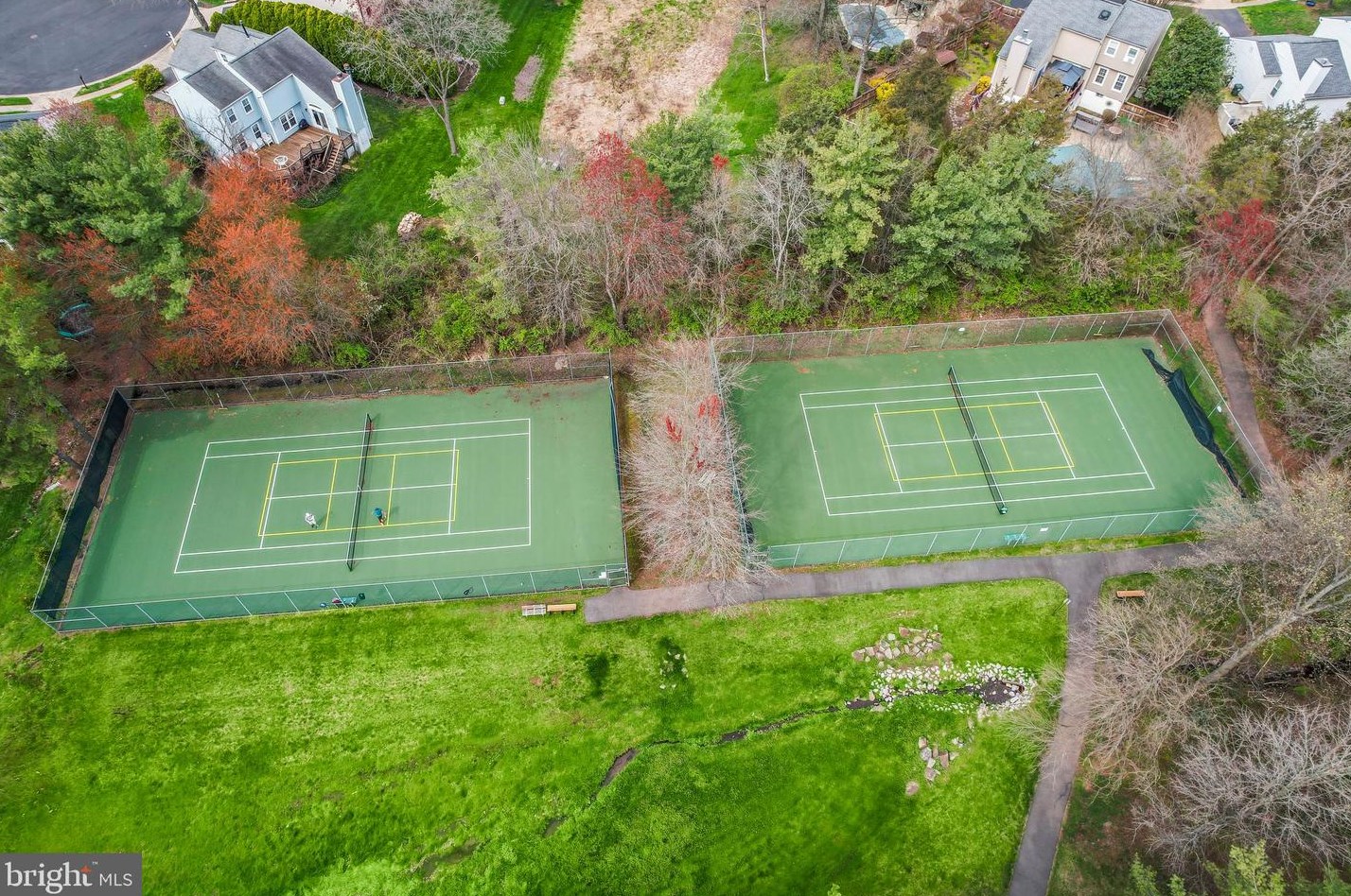 5574 Cedar Break Dr, Centreville VA  20120-3325 exterior