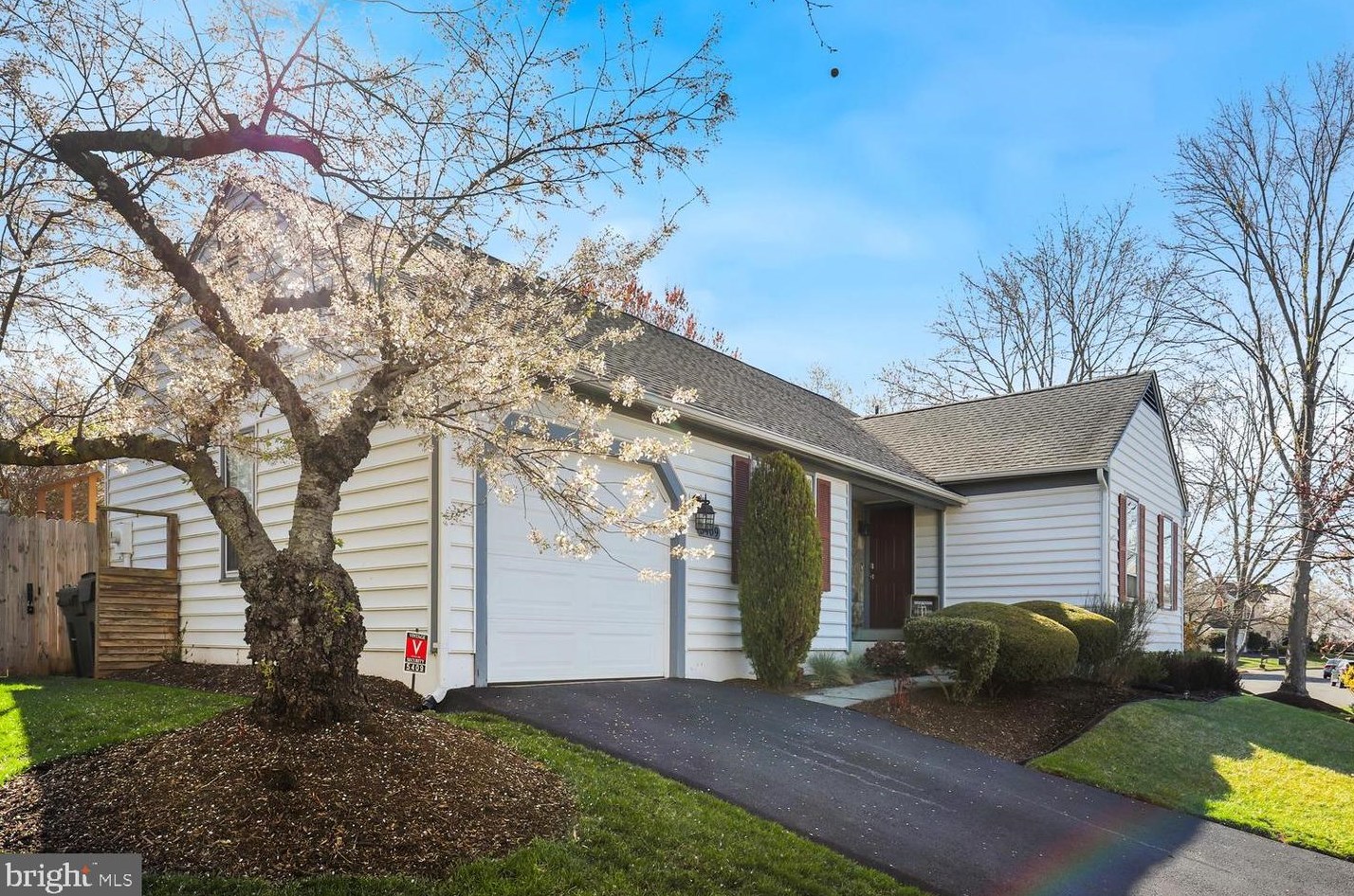 5409 Clubside Ln, Centreville, VA 20120