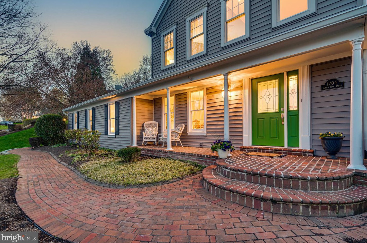 1704 Abbey Oak Dr, Vienna, VA 22182