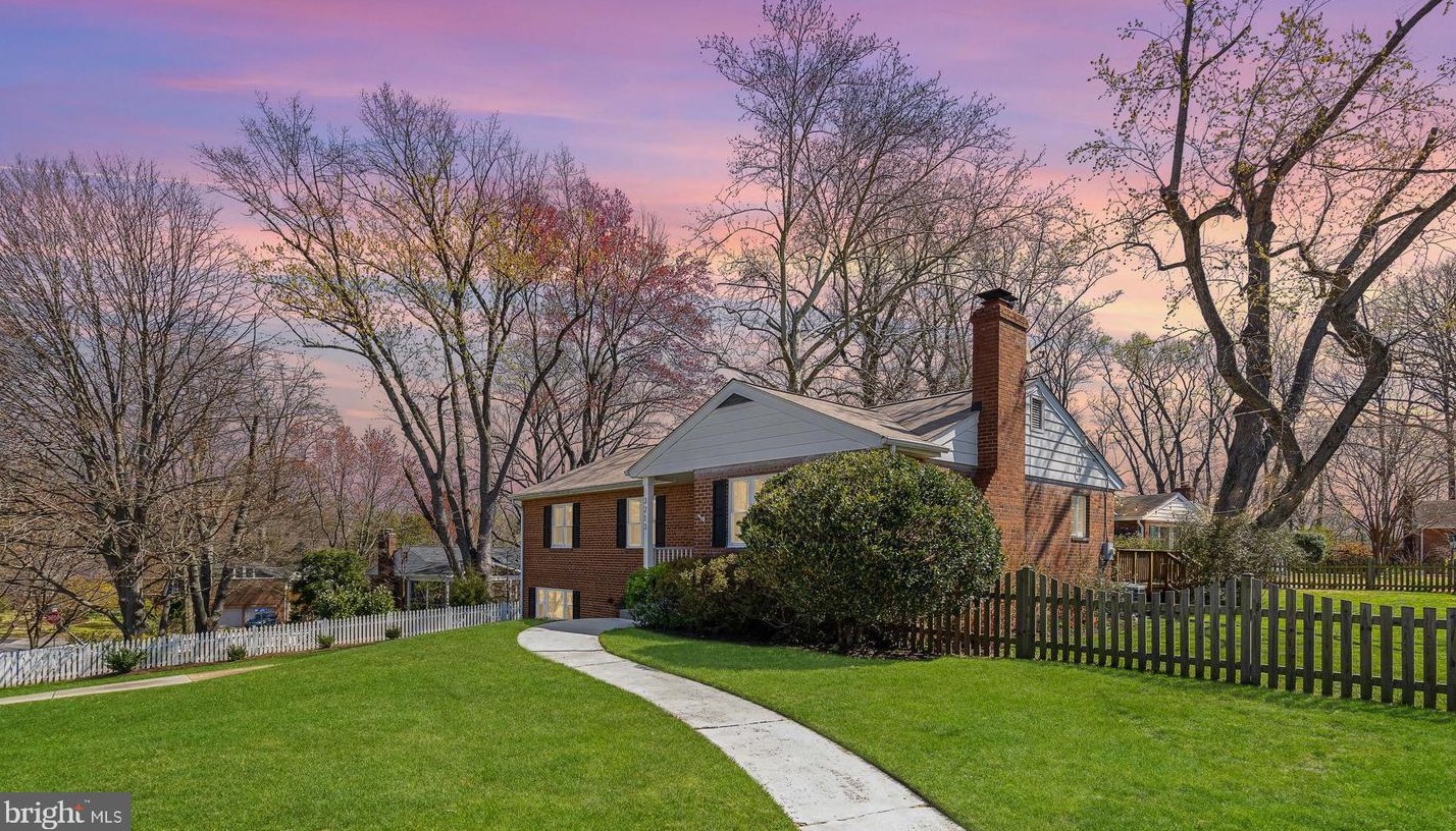 3213 Marcer St, Falls Church, VA 22044-1612
