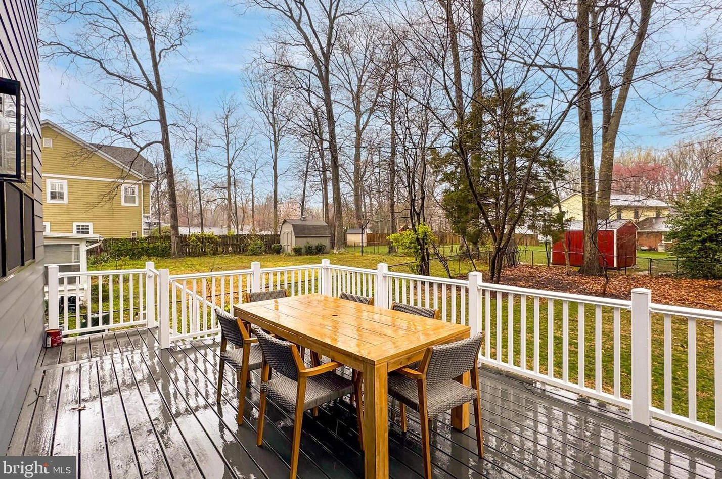 1206 Cottage St, Vienna VA  22180-6704 exterior