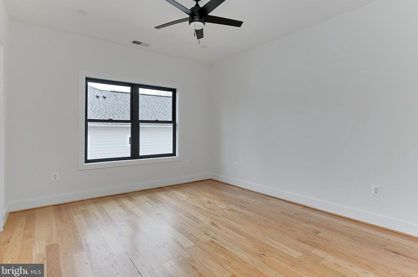 1206 Cottage St, Vienna VA  22180-6704 exterior