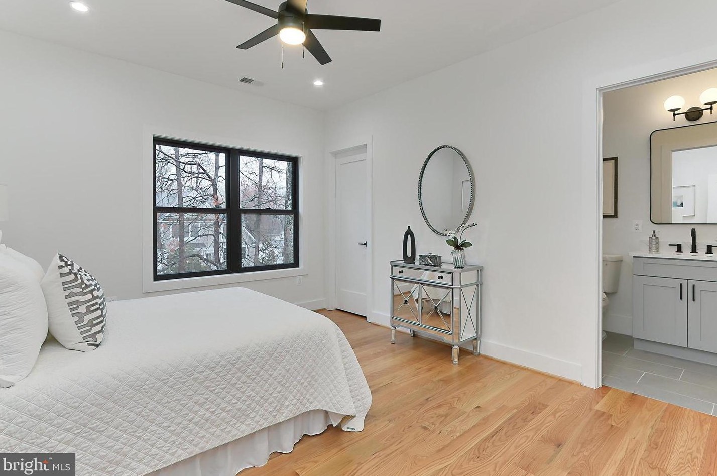 1206 Cottage St, Vienna VA  22180-6704 exterior