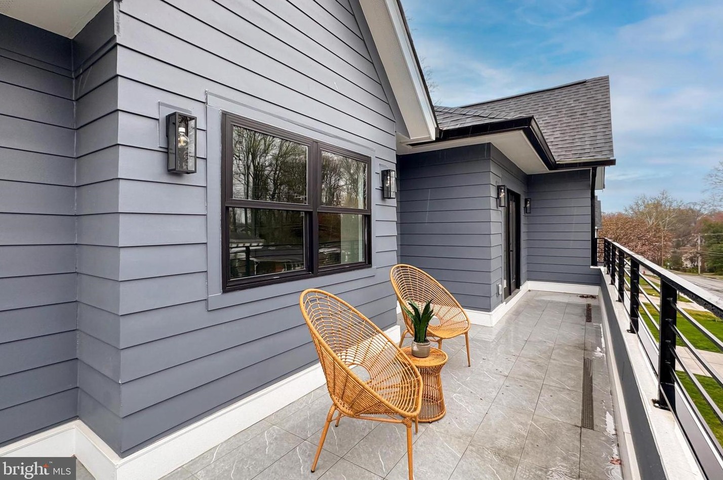 1206 Cottage St, Vienna VA  22180-6704 exterior