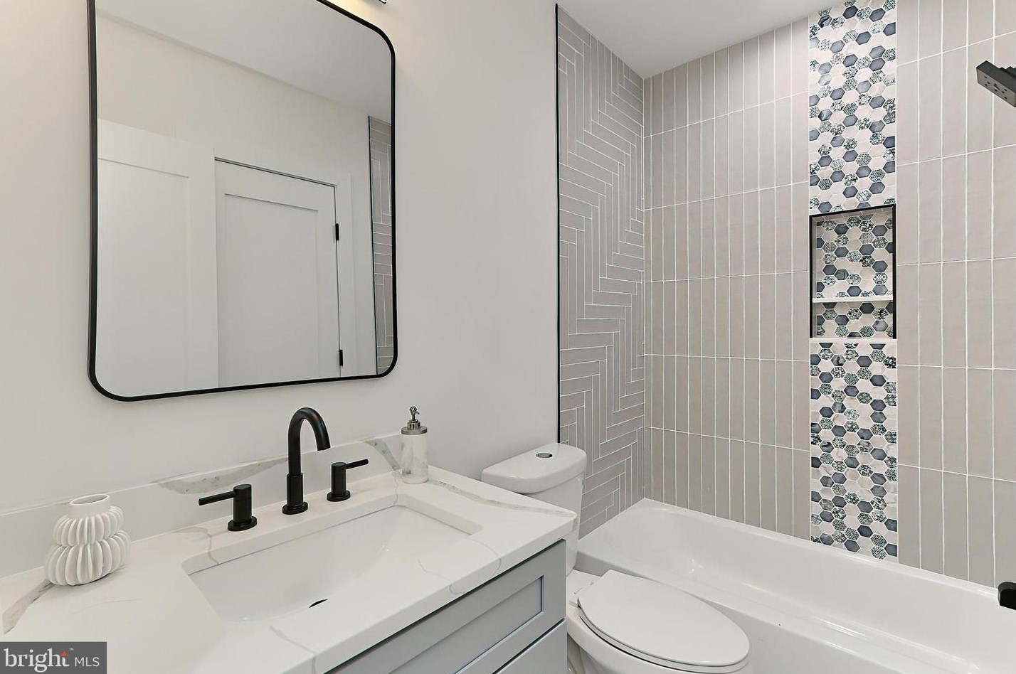 1206 Cottage St, Vienna VA  22180-6704 exterior