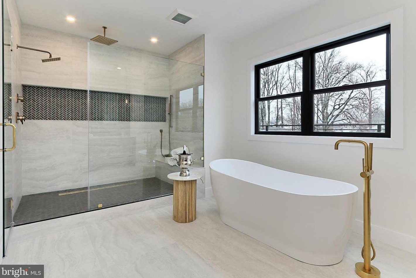 1206 Cottage St, Vienna VA  22180-6704 exterior