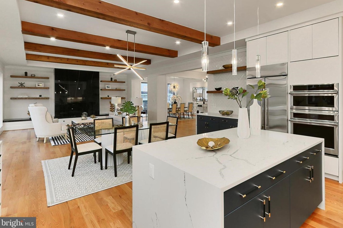 1206 Cottage St, Vienna VA  22180-6704 exterior