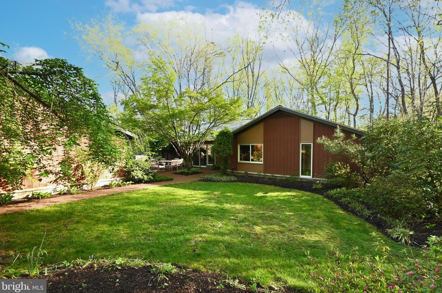2301 November Ln, Herndon, VA 20191